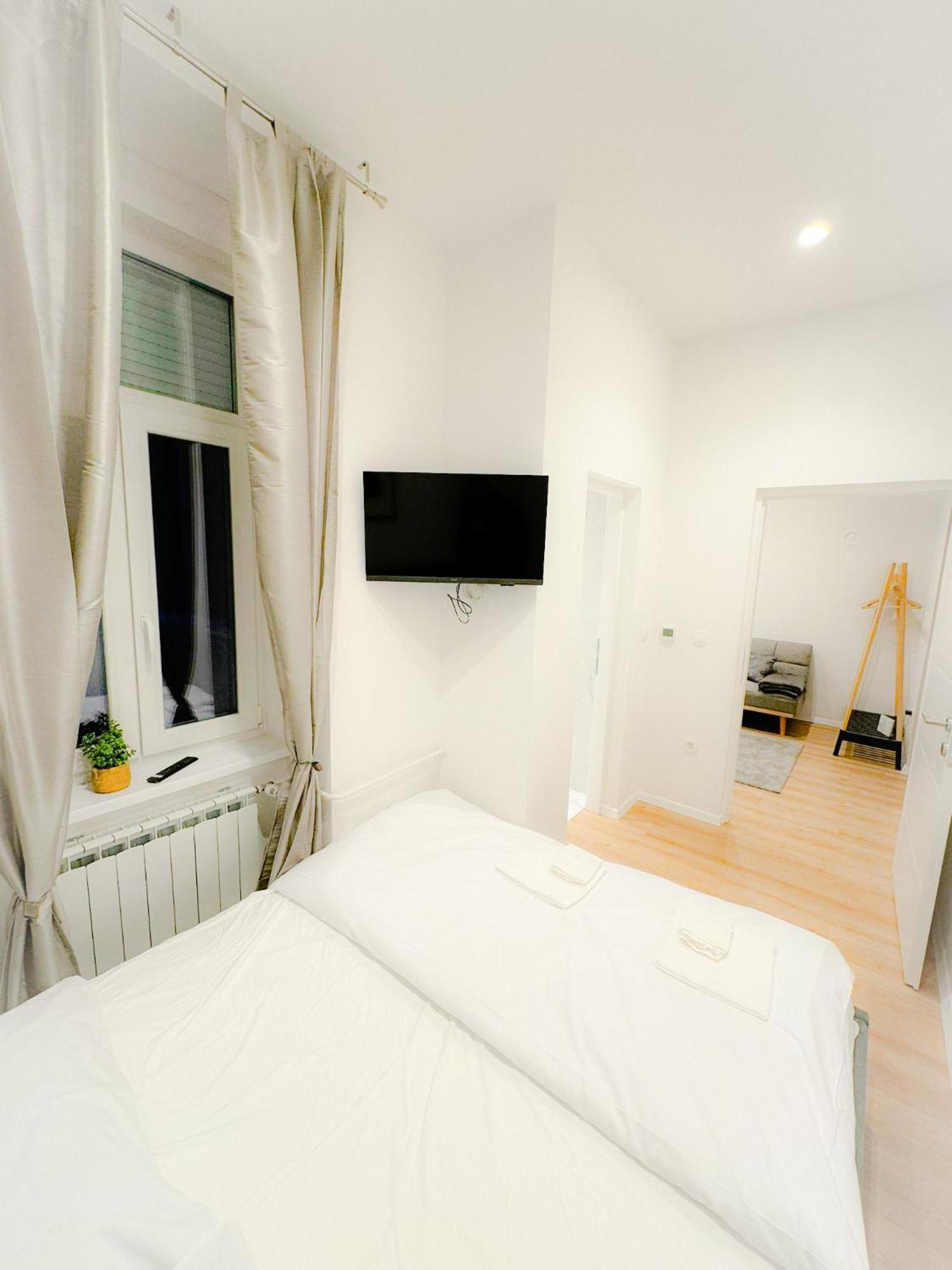Apartment No. 3